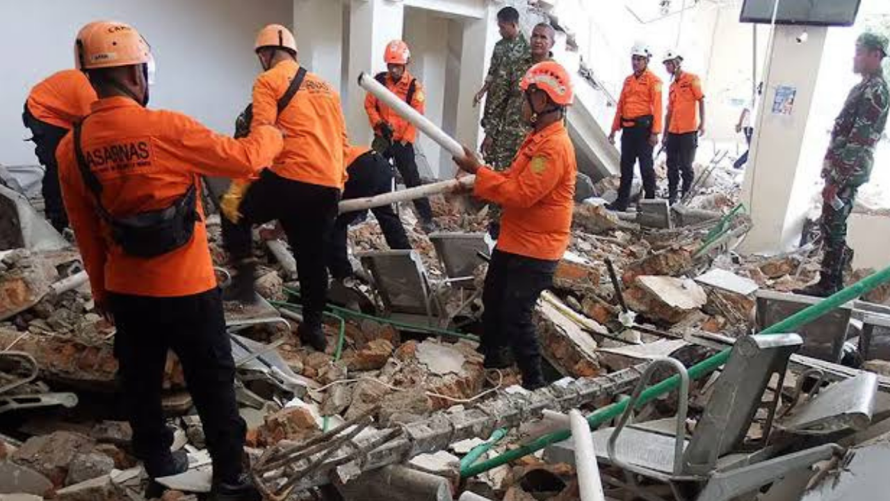 Flores Earthquake Death Toll Rises to 70 as Aid Reaches Isolated Villages